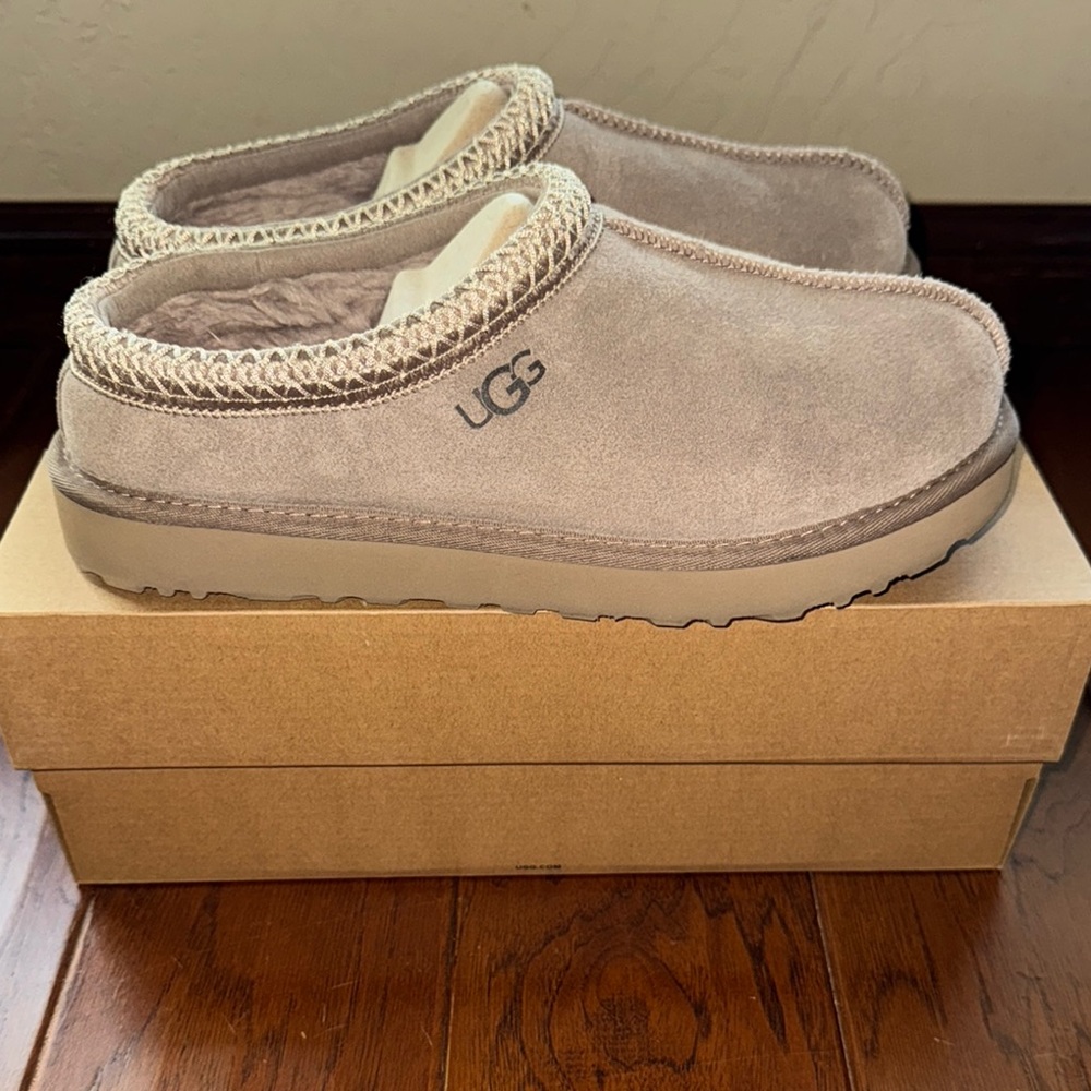 Brand New Women’s Ugg Tasmans in color Caribou.